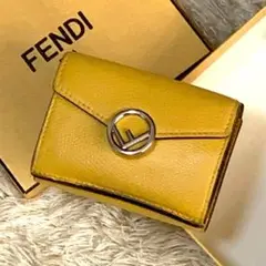 美品　FENDI　 二つ折り財布　エフイズ　ゴールドロゴ　レザー　イエロー