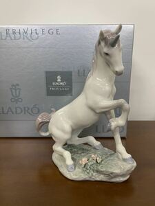 【美品】LLADRO リヤドロ PRIVILEGE No.7697 『マジカル・ユニコーン』 フィギュリン 陶器人形