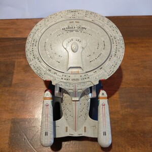 STAR TREK エンタープライズ号 フィギュア U.S.S ENTERPRISE NCC-1710-D　スタートレック スペースシップ コレクション