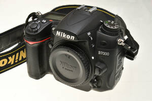 ★★★ NIKON （ニコン）D-7000 デジタル一眼 ボディー　内蔵ストロボOK　ストラップセット 動作品①　中古品★★★