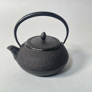 南部鉄器 急須 扇子マーク 茶こぼし未使用保管品 鉄瓶 煎茶道具 金属工芸 B3