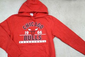 【古着NBA CHICAGO BULLS ロゴフード付きスウェット赤M】バスケットボールブルズジョーダン