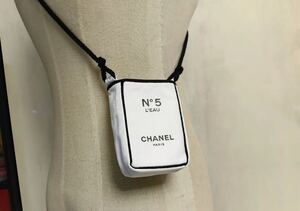 未使用 新品 ノベルティー　シャネル　NO’５　香水型 ミニ　ポーチ　ショルダーバッグ ノベルティ　CHANEL 白