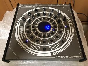 FUTURE RETRO REVOLUTION R2 モノフォニックアナログシンセ ステップシーケンサーDSPエフェクト ベースマシン 音源モジュール TB-303