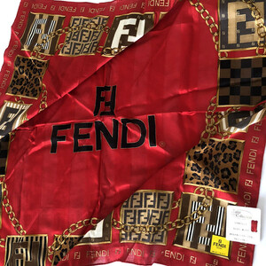 新品フェンディ定番ダブルズッカ柄◆FENDI英字ロゴ大判ハンカチミニスカーフ★膝掛け58×58㎝