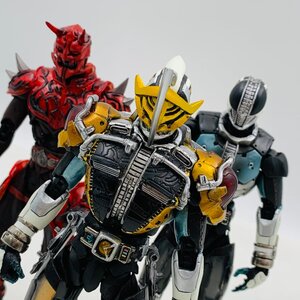 難あり中古品 S.I.C. Vol.42 仮面ライダー電王 ソードフォーム&モモタロスイマジン ロッドフォーム&アックスフォーム 2種セット