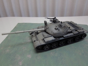 １／３５　「Ｔ－６２　戦車？　砂漠迷彩」　完成品