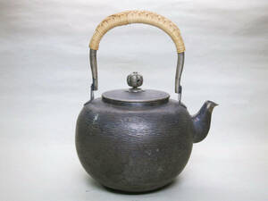 [大幸]　銀仕上平鎚目梅花摘丸形湯沸　良品　煎茶道具　湯瓶　時代道具　煎茶道具煎茶具　古玩　