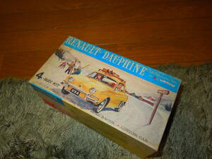 Hubley kit RENAULT DAUPHINE 年数経過未組み立て品現状渡し ジャンク