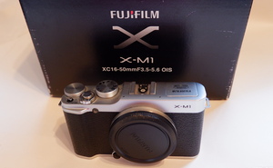 美品　元箱付属品　FUJIFILM X-M1 レンズキット 1630万画素APS-C シルバー