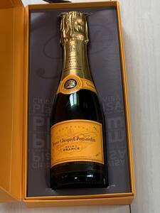 【8‐0】Veuve Clicquot Ponsardin・シャンパン・果実酒・ 200ｍL ・[箱にキズ・汚れ ありですが、未開封品です♪】