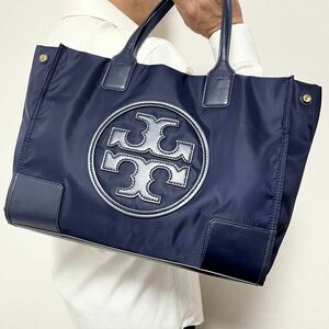 A4収納【美品】TORY BURCH トリーバーチ トートバッグ エラ ビジネスバッグ ナイロン レザー ネイビー 肩掛け メンズ デカロゴ 大容量 通勤