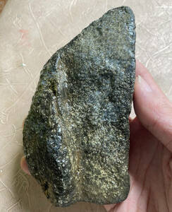 極品　莫西沙　翡翠原石　明料　重さ590グラム