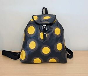 H7014　Marimekko　マリメッコ　リュックサック　ナップサック　デイパック　水玉　ドット　ナイロン　フィンランド製　ブラック/イエロー