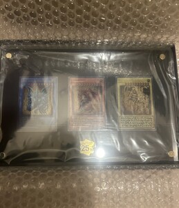 未使用　新品　遊戯王OCGデュエルモンスターズ 三幻神 スペシャルカードセット ステンレス製 25周年記念 おもちゃ・玩具