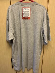 正規未使用 21SS VETEMENTS Logo Patch Tee ヴェトモン ロゴ パッチ クルーネック Tシャツ 灰 L UE51TR540G