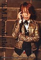 中古生写真(男性) T.M.Revolution/西川貴教/上半身・衣装金・ベスト黒・右手顔・背景茶色レンガ/CDでーた/公式ブロマイド