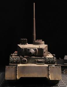 1/35 ドイツ軍 タイガーⅠ重戦車極初期型（渡河仕様）金属砲身 右履帯に欠けあり 制作完成品