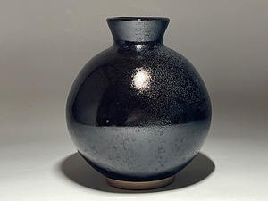 【瑞】陶器　黒釉壺　高：１８．５ｃｍ