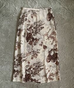 マーガレットハウエル シルク100% 巻きスカート　花柄　ベージュ　茶色　ロング　絹　薄手　ラップ　旧ロゴ　Ⅱ 日本製