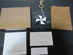 ★GUCCI★グッチ★レザー風車キーホルダー★正規品★白×黒★