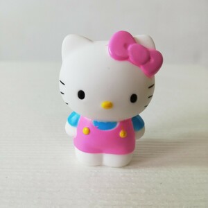 2010年 サンリオ ハローキティ なかよしハウス ソフビ 人形高さ4cm [ Hello Kitty フィギュア ピンクオーバーオール]