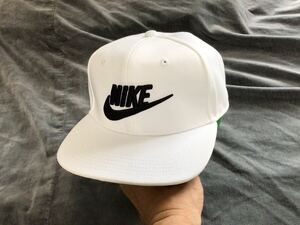 ナイキ プロ NIKE PRO ドライフィット DRI-FIT 帽子 キャップ ホワイト 白 OSFM YTH フューチュラ av8015-101 ジュニア