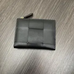 新品黒二つ折り財布