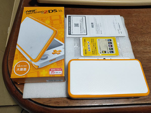 ●New ニンテンドー2DS LL ホワイト × オレンジ NINTENDO ホワイト×オレンジ●