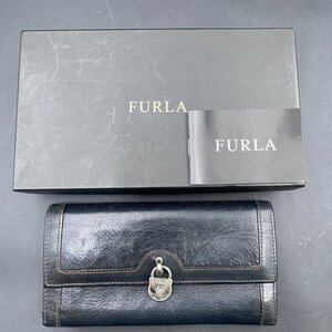 P141フルラ FURLA ブラック 二つ折り財布 レザー 長財布 黒系 小銭入れあり　イタリア製　本革レディースウォレット