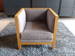 ② Cassina カッシーナ｜フィリップ・ユーレル｜INWOOD（インウッド）1人掛けソファ　32万｜応接室・ロビー・ラウンジ