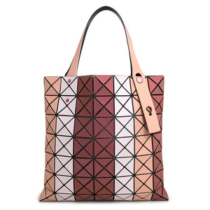 （新品・未使用品）イッセイミヤケ ISSEY MIYAKE バオバオ BAOBAO プリズム ストライプ トート ハンドバッグ PVC レッドミックス BB38