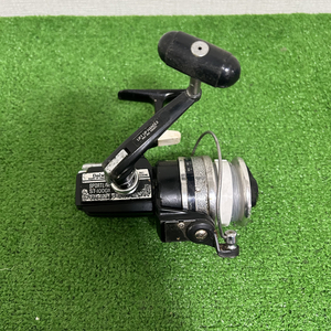 釣りリール Daiwa SPORTLINE ST-1000X スピニングリール 釣り用品 釣り道具 釣り具 Daiwa SPORTLINE スピニングリール 中古 現状品 保管品