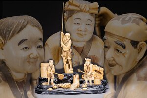 【善古堂】某有名オークション買入 時代物 特種白材 巨大魚釣人物紋案頭置物7.1Kg 唐木台座付 豪華芯料使用 骨董品 古美術1118-12S12　