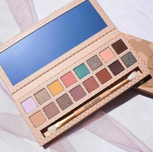 ☆セール☆【Take Me On Vacation】Kyshadowアイシャドウパレット★カイリーコスメティックス★kylie cosmetics　プレゼント　誕生日