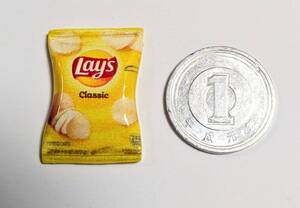 ミニチュア★お菓子★Lays クラッシックポテトチップス★デザイン違いたくさんあります★リカちゃんやシルバニアに★ドールハウス★