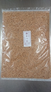 送料込み 枕崎産鰹節原料 粉かつお(粗め) 300g　かつお　かつおのまんま　かつお粉　味噌汁　出汁　ふりかけ