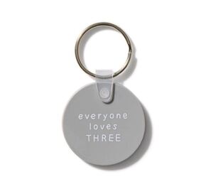 新品 everyone loves THREE rubber keychain キーホルダー