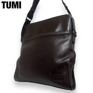 美品 TUMI トゥミ ショルダーバッグ サコッシュ HARRISON STRATTON CROSSBODY レザー 茶 ブラウン 2層 チャーム 肩掛け 斜め掛け 63013B 