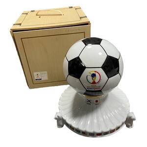 ◆中古品◆2002年 日韓ワールドカップ 陶器 道京 サッカーボール 骨董 記念品 .FIFA.W杯 置物.出場国一覧.趙京 Q74634NF