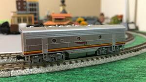 KATO 176-2211 ATSF Santa Fe F7B Diesel Locomotive サンタフェ　ケースなし　動力車