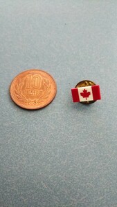 カナダ国旗のピンバッジ　バタフライクラッチ　送料込み 匿名配送
