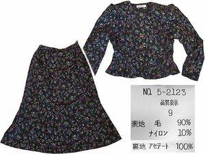 ＜ 婦人服 未使用品＞スーツ 上下セット ≪ 長袖 ジャケット ブラウス＆フレア スカート≫　 黒系　花柄　9号 　毛 90% 　No.A085 :: 　