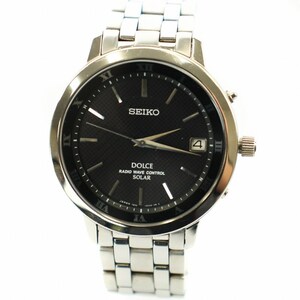 セイコー SEIKO ドルチェ DOLCE 腕時計 ウォッチ 電波ソーラー 黒文字盤 デイト カレンダー付き ローマ数字 ロゴ シルバー色