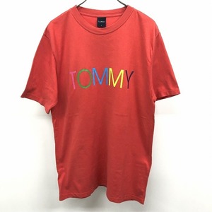 トミー TOMMY Tシャツ カットソー プリント 英字 ロゴ 文字 背中の裾に星プリント 丸首 クルーネック 半袖 綿100% L レッド系 赤系 メンズ