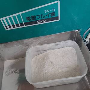 新そば そば粉800g　信州そば 令和6年収穫　自家製粉　信州産　挽きたて　落札後製粉　機械挽き　低温製粉製法　全粒粉　黒粒入り