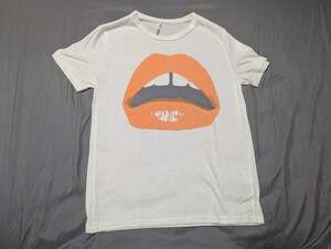 リップTシャツ M