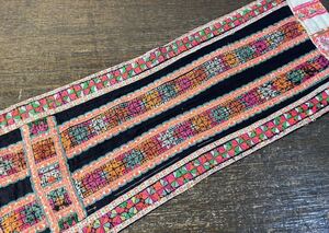 モン族 刺繍 はぎれ 山岳民族 長さ23.5cm×66cm タイ　チェンマイ 現地 購入品 手芸材料 リメイク材料 古布 手織り 9