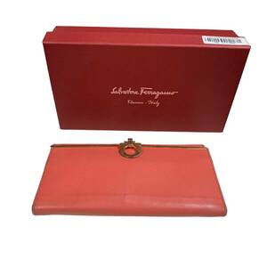 ◆中古品◆ Salvatore Ferragamo サルヴァトーレ フェラガモ ガンチーニ 長財布 ※キズ・汚れあり※ kyP7370N