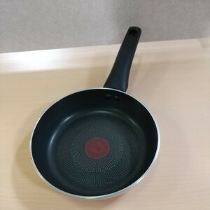 y060603t t-fal ティファール フライパン 20cm IH ガス火対応 エクセレンス バニラベージュ フライパン